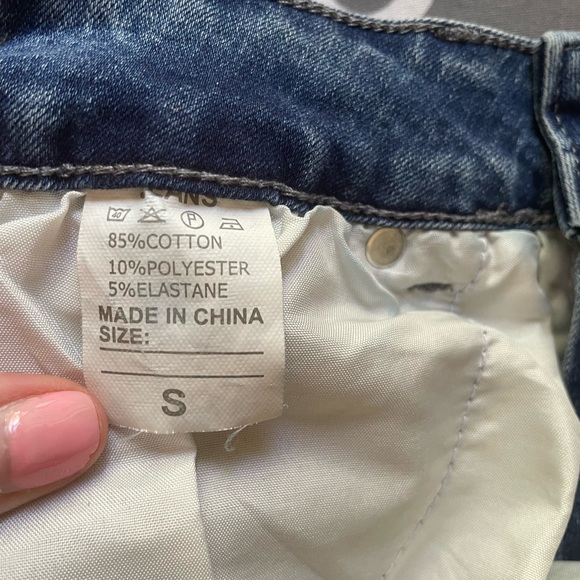 Distressed Star Denim Shorts - Picture 6 of 6